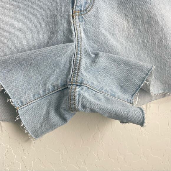 Universal Thread Vintage Midi Shorts Light Blue Cut Off Denim NWT 14 - Picture 5 of 11